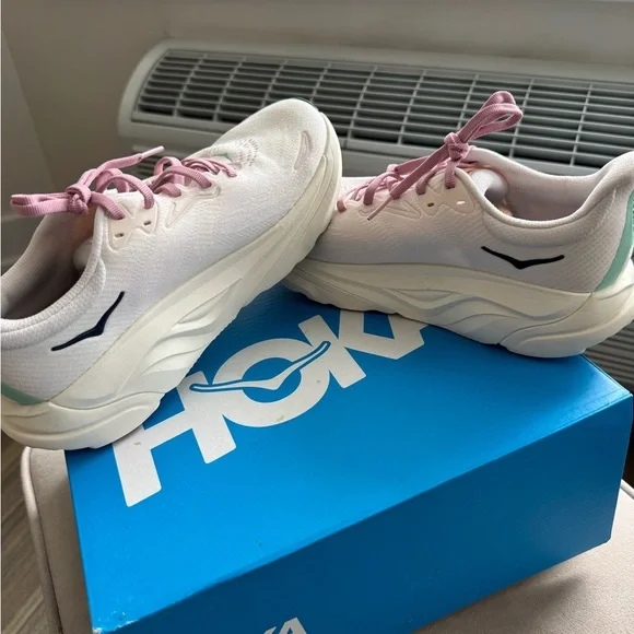 🏃🏻‍♀️💨 NIB Hoka W Arahi 8 Size 7B - Picture 3 of 8
